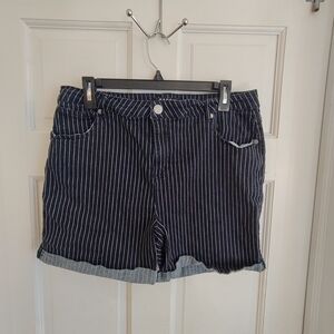 Italian vertical stripe stretchy shorts